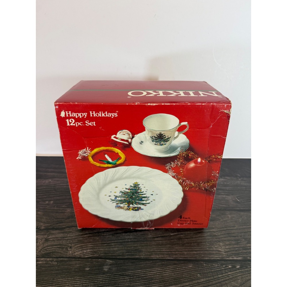 Nikko Happy Holidays 12pc Set Christmas Tree Dinner Plates Cups Saucers Japan